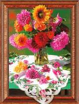 Георгины и подсолнухи в одном букете