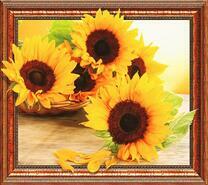 Цветы подсолнуха в корзине