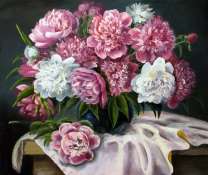 Огромный букет пионов в вазе