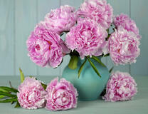 Букет мраморных пионов