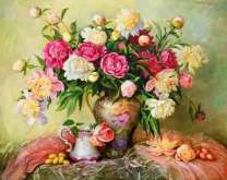 Букет цветущих пионов в вазе