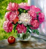 Ваза с пионами и яблоко на подоконнике