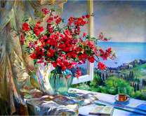 Ваза с букетом сакуры на фоне моря