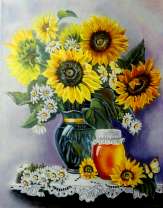 Подсолнухи, ромашки и баночка меда