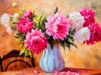 Розово-белые пионы на столике