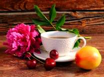 Чай с фруктами и пион