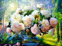 Букет крупных пионов на окне