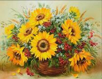 Желтые цветы и калина в одной вазе