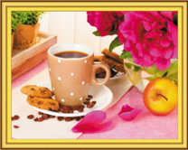 Кофе, печенье и пионы