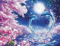 Два дельфина резвятся под полной луной