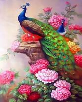 Павлины и цветущие пионы