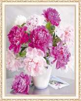 Нежная ваза с большим букетом пионов