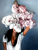 Девушка с большими цветами и птицей