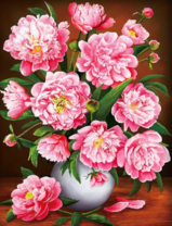 Букет розовых пионов в белой вазе